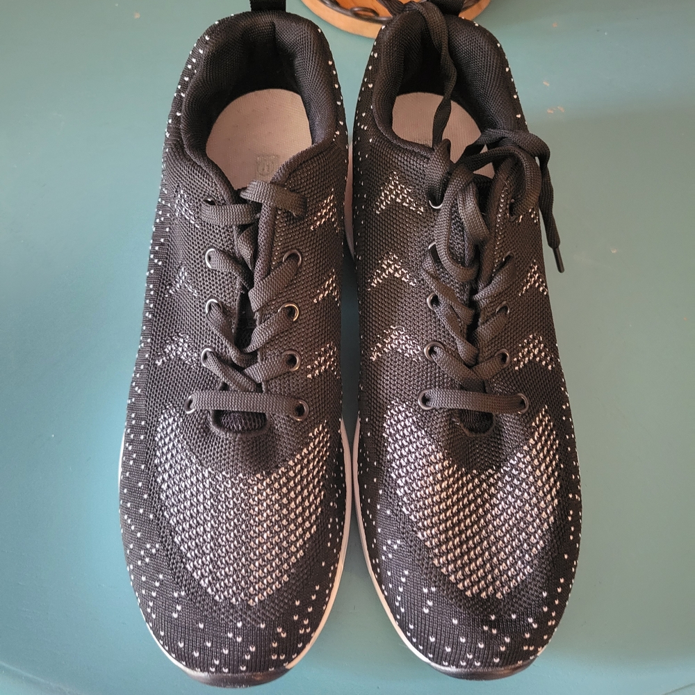 Stylish Black and White Men's Sneakers